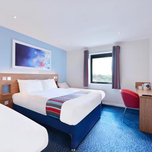 Travelodge London Richmond Central Екстериор снимка