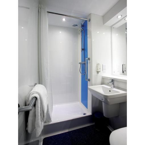 Travelodge London Richmond Central Екстериор снимка