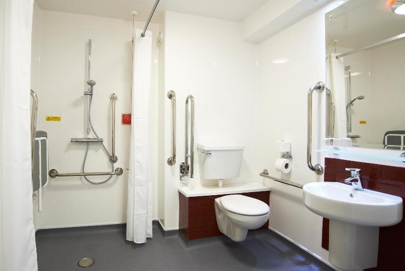Travelodge London Richmond Central Екстериор снимка