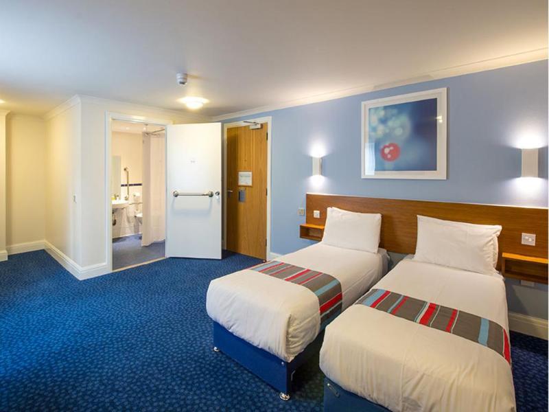 Travelodge London Richmond Central Екстериор снимка